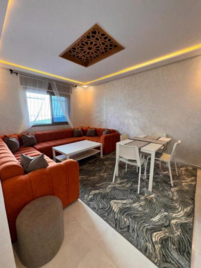 Central 3bd w AC and Rooftop views